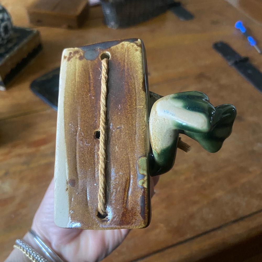 Vintage Glossy Ceramic Frog on a Swing Figurine - Picture 4 of 6